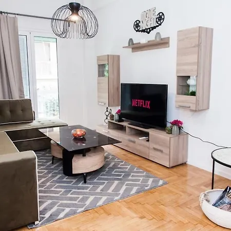 Sophisticated Apt In Charming Kifisia Athens
